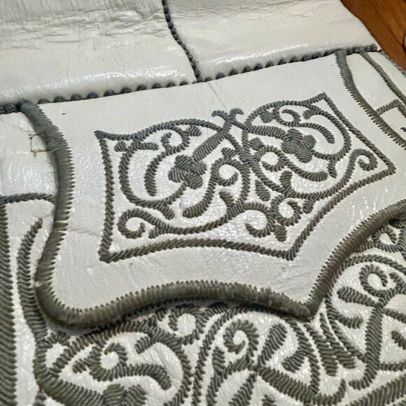 Vintage Beige Moroccan Handmade Berber Purse. Vintage Leather Embroidered Bag - Picture 10 of 16